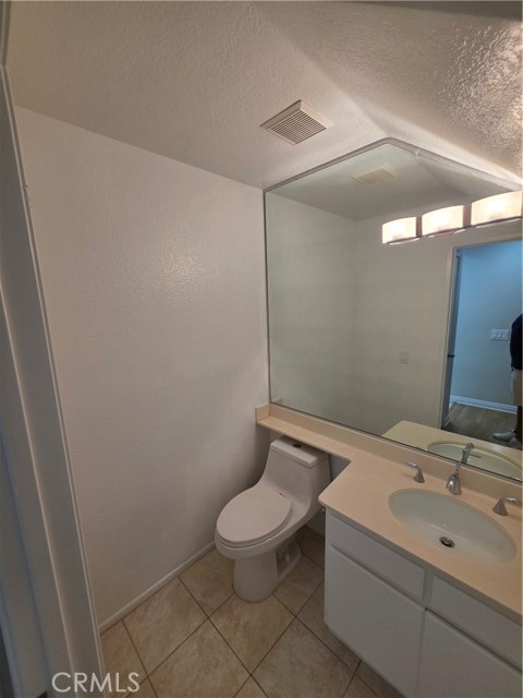 Detail Gallery Image 10 of 34 For 2211 Carob, Tustin,  CA 92782 - 3 Beds | 2/1 Baths