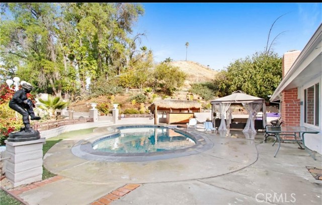 5694 Collins Place, Woodland Hills CA: https://media.crmls.org/medias/d5e71b1b-e1de-4e0b-83dc-362bb4d97822.jpg