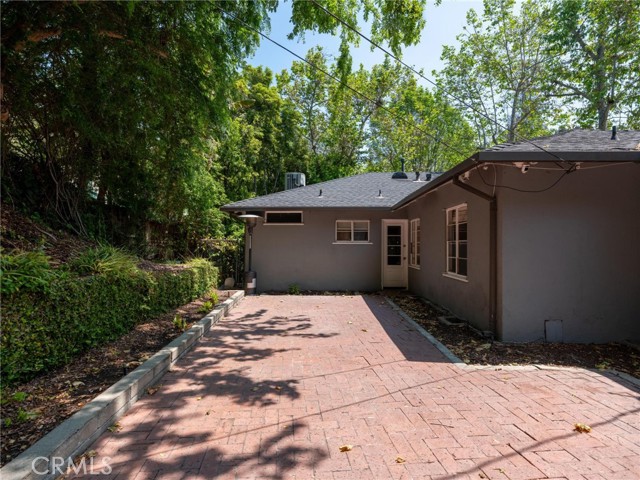 5405 Black Oak Drive, Los Angeles CA: https://media.crmls.org/medias/d5e7bc56-0b2f-4d8b-b709-073303c3a177.jpg
