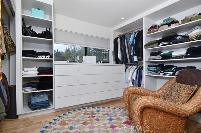 4751 Del Moreno Drive, Woodland Hills CA: https://media.crmls.org/medias/d5e8630e-9745-4cf7-a6ef-e631316a322c.jpg