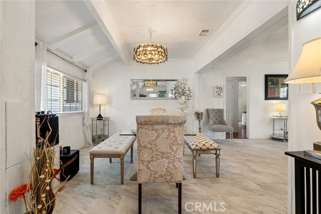 17600 Runnymede Street, Lake Balboa CA: https://media.crmls.org/medias/d5e9e366-51b8-4ad7-99ce-b387b3e3ab21.jpg