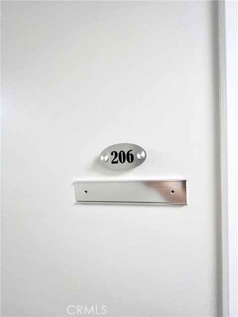 Unit 206 2-Rooms