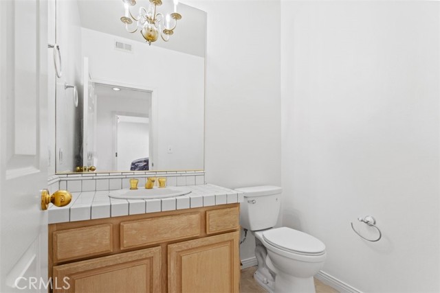 Detail Gallery Image 8 of 23 For 5200 White Oak Ave #61,  Encino,  CA 91316 - 2 Beds | 2/1 Baths