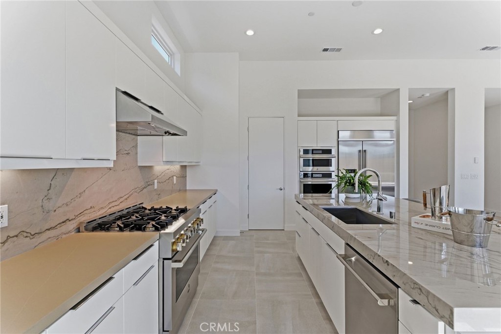 MLS #OC25255212 image #3