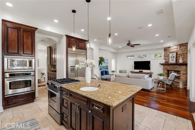 2000 Walnut Avenue, Manhattan Beach CA: https://media.crmls.org/medias/d5ee7675-6e3e-43ed-97f4-138b0f95a669.jpg