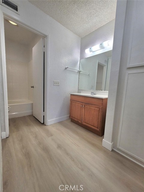 Detail Gallery Image 12 of 16 For 2554 Olive Dr #108,  Palmdale,  CA 93550 - 2 Beds | 2 Baths
