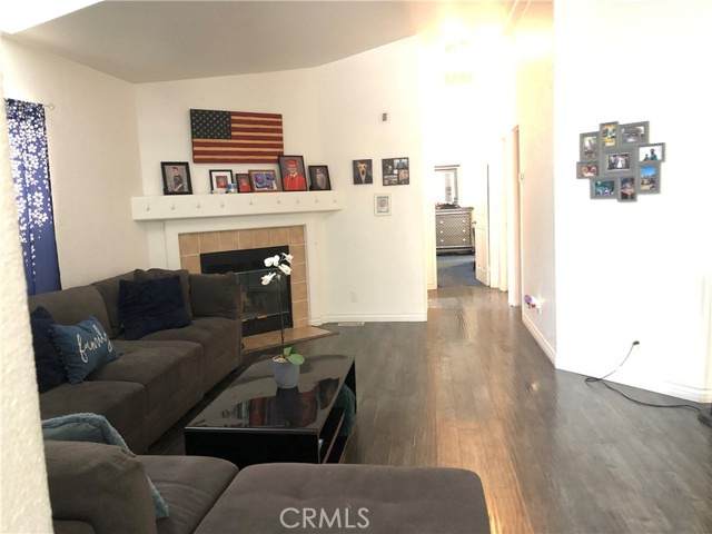 4901 Green River Road, Corona CA: https://media.crmls.org/medias/d5ef45ce-d6f0-4f1d-910d-b49a17881004.jpg