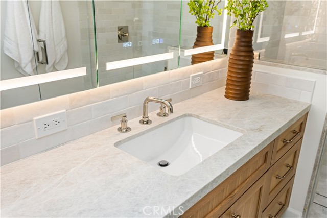 2134 Orange Avenue, Costa Mesa CA: https://media.crmls.org/medias/d5f00e85-f6cb-476a-ac6d-4b27b5af360c.jpg