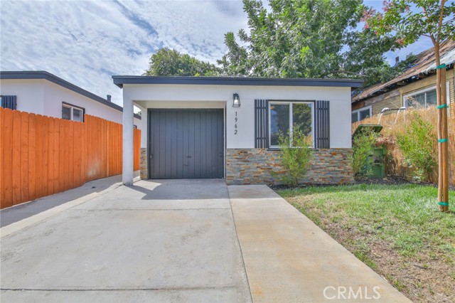 1962 E 114th Street, Los Angeles CA: https://media.crmls.org/medias/d5f05ae1-a5a5-42aa-90f9-878b76a8d8a1.jpg