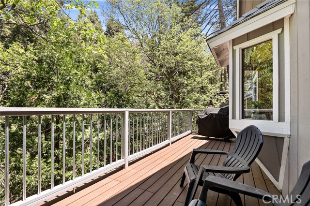 Detail Gallery Image 10 of 31 For 1080 Chateau Dr, Crestline,  CA 92325 - 3 Beds | 2/1 Baths