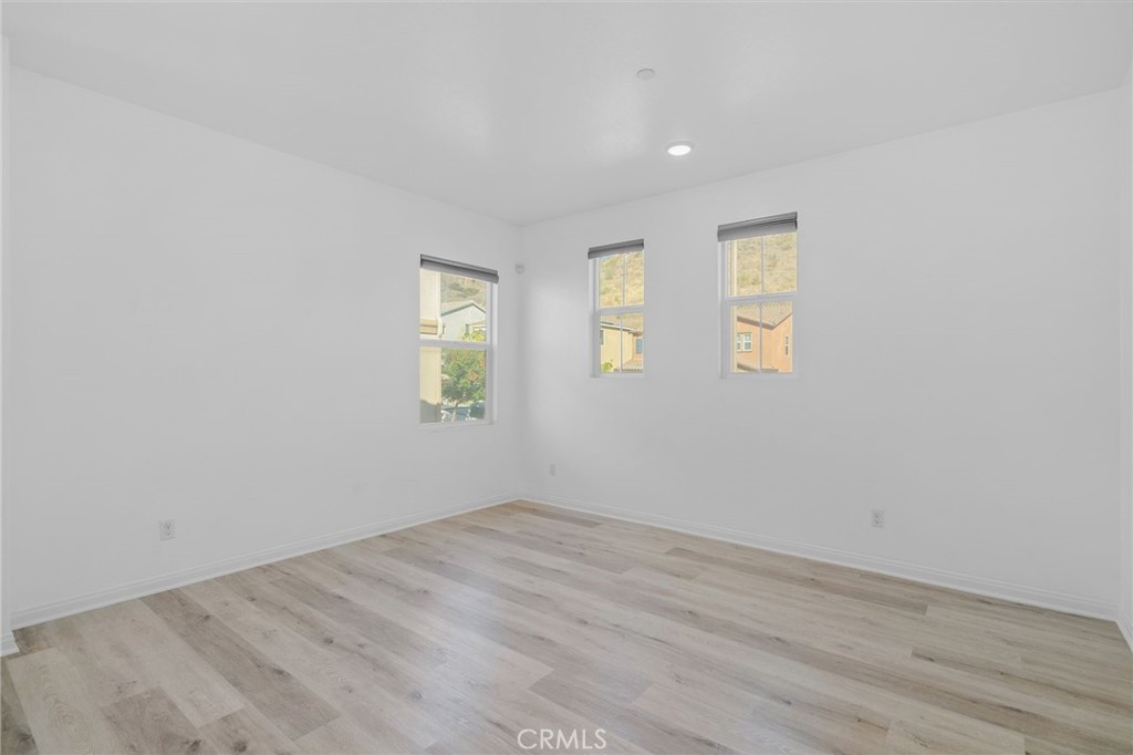 https://media.crmls.org/medias/d5f0c560-3568-489f-ad26-2d24c13682e6.jpg?preset=X-Large