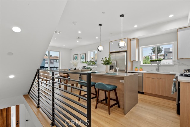 201 S Westlake Ave, Los Angeles CA: https://media.crmls.org/medias/d5f0dc15-1389-4746-8ba6-c92e8573860c.jpg