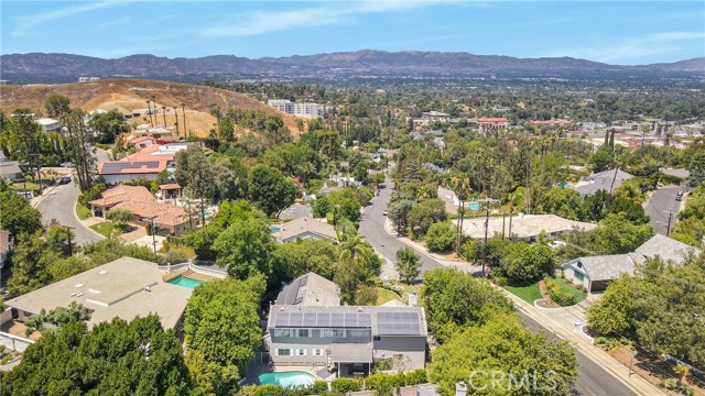 20300 Delita Drive, Woodland Hills CA: https://media.crmls.org/medias/d5f112d3-037d-450f-92e6-e1ac999a1eb6.jpg