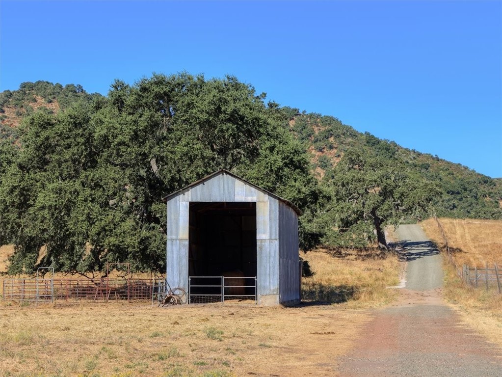 Detail Gallery Image 9 of 71 For 5720 Huasna Townsite Rd, Arroyo Grande,  CA 93420 - 6 Beds | 3/2 Baths