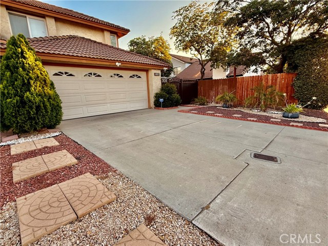 14213 Ranchero Drive, Fontana CA: https://media.crmls.org/medias/d5f20935-e76e-48d7-8e5a-d0ce2f3c6edc.jpg