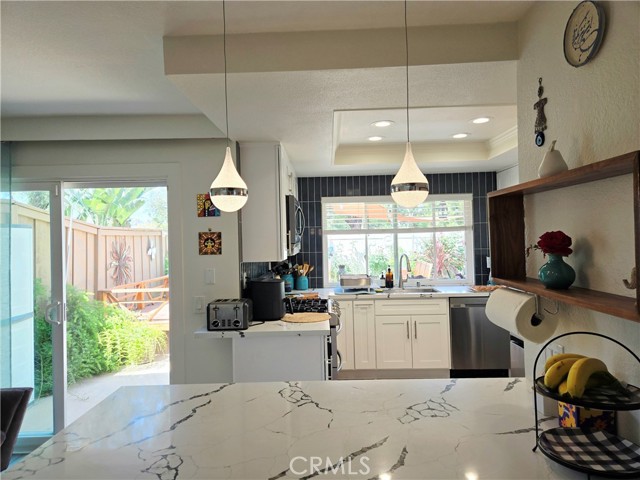 5 Carriage Hill Lane, Laguna Hills CA: https://media.crmls.org/medias/d5f222db-96cf-4e9f-88cb-c5a0c2ad4f1d.jpg
