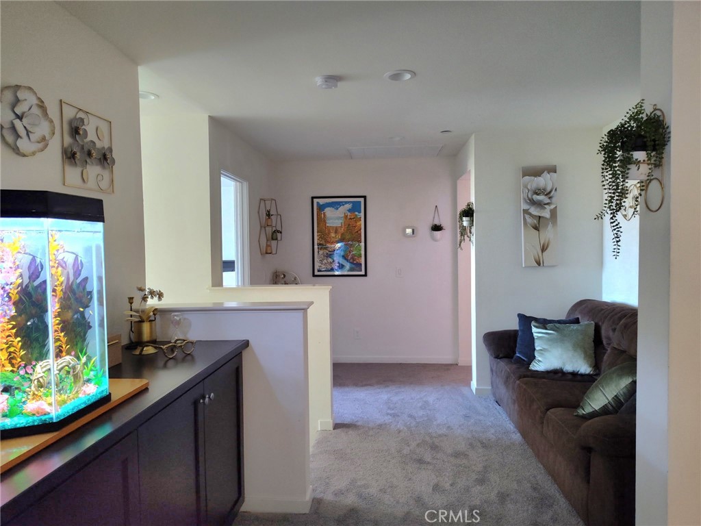 https://media.crmls.org/medias/d5f24f7f-e476-4381-a8b8-278878bed239.jpg?preset=X-Large