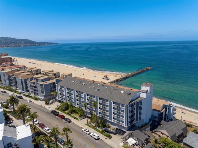615 Esplanade, Redondo Beach CA: https://media.crmls.org/medias/d5f36ca0-d6c3-45f5-ac0b-042918e8e19b.jpg
