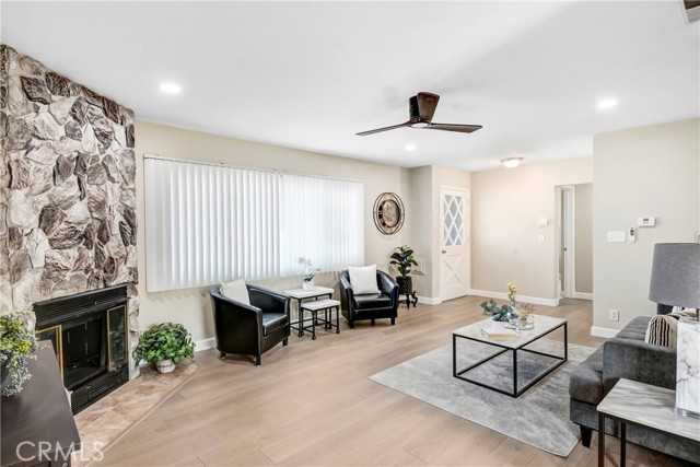 Detail Gallery Image 5 of 23 For 946 W Kendall, Corona,  CA 92882 - 3 Beds | 2 Baths