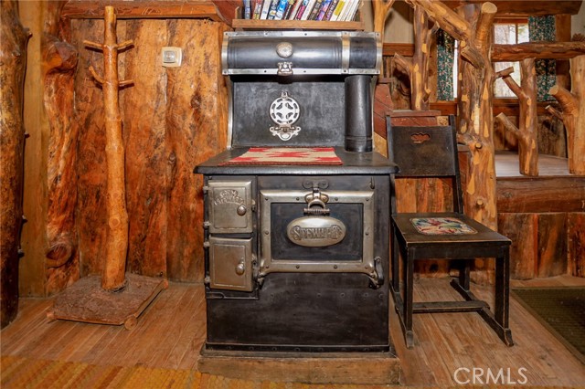 Detail Gallery Image 34 of 47 For 39342 Mohawk Dr, Fawnskin,  CA 92333 - 4 Beds | 2 Baths