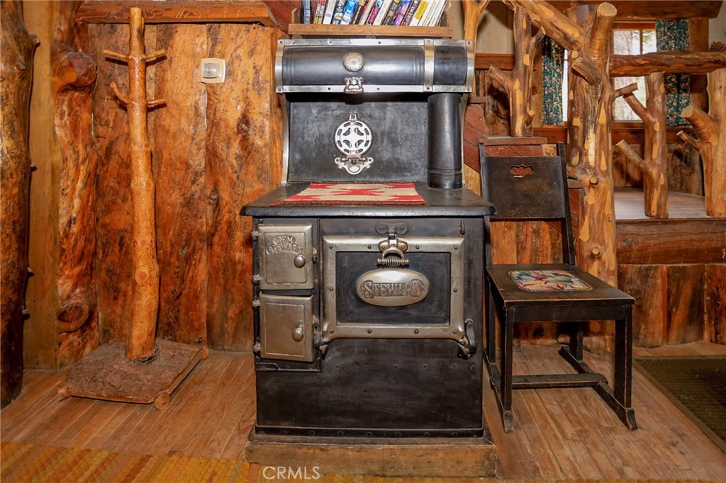 https://media.crmls.org/medias/d5f3d4d9-6e2b-4696-b797-8fb0c8c81b91.jpg?preset=X-Large