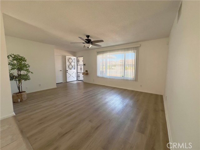 Detail Gallery Image 3 of 28 For 1521 W Westmont, Hemet,  CA 92543 - 2 Beds | 2 Baths