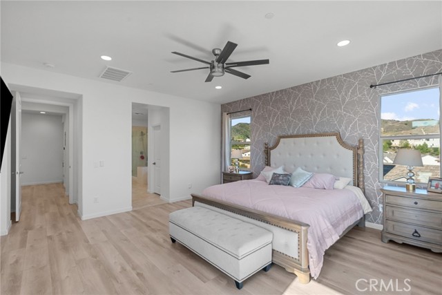 Detail Gallery Image 34 of 56 For 18797 Big Cedar Dr, Canyon Country,  CA 91387 - 5 Beds | 3 Baths