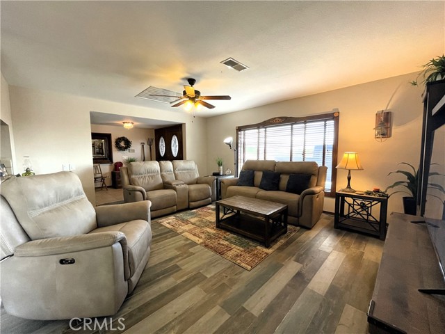 Detail Gallery Image 11 of 56 For 18428 Siskiyou Rd, Apple Valley,  CA 92307 - 3 Beds | 2 Baths