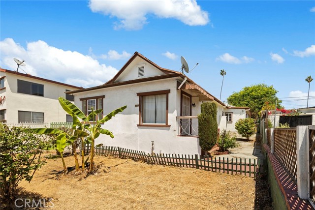 1222 N Virgil Avenue, Los Angeles CA: https://media.crmls.org/medias/d5f584b1-351b-4d59-8a37-16e3a53e876d.jpg