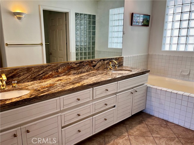 Detail Gallery Image 10 of 23 For 2233 Martin #302,  Irvine,  CA 92612 - 2 Beds | 2 Baths