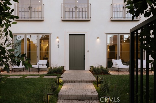 Detail Gallery Image 3 of 50 For 4748 Noble Ave, Sherman Oaks,  CA 91403 - 5 Beds | 5/1 Baths