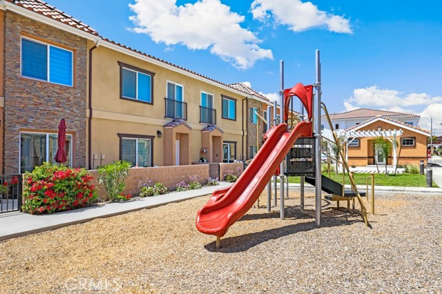 Detail Gallery Image 27 of 34 For 16425 Arrow Bld #1113,  Fontana,  CA 92335 - 3 Beds | 2/1 Baths
