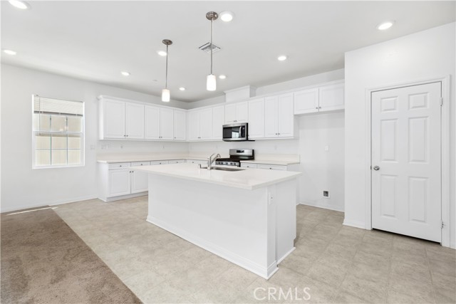 Detail Gallery Image 3 of 34 For 8822 Searcher St, Chino,  CA 91708 - 5 Beds | 3 Baths