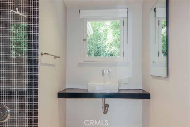 2412 Canyon Oak Drive, Los Angeles CA: https://media.crmls.org/medias/d5f7e203-2261-4a44-b5b8-e97e87bca661.jpg