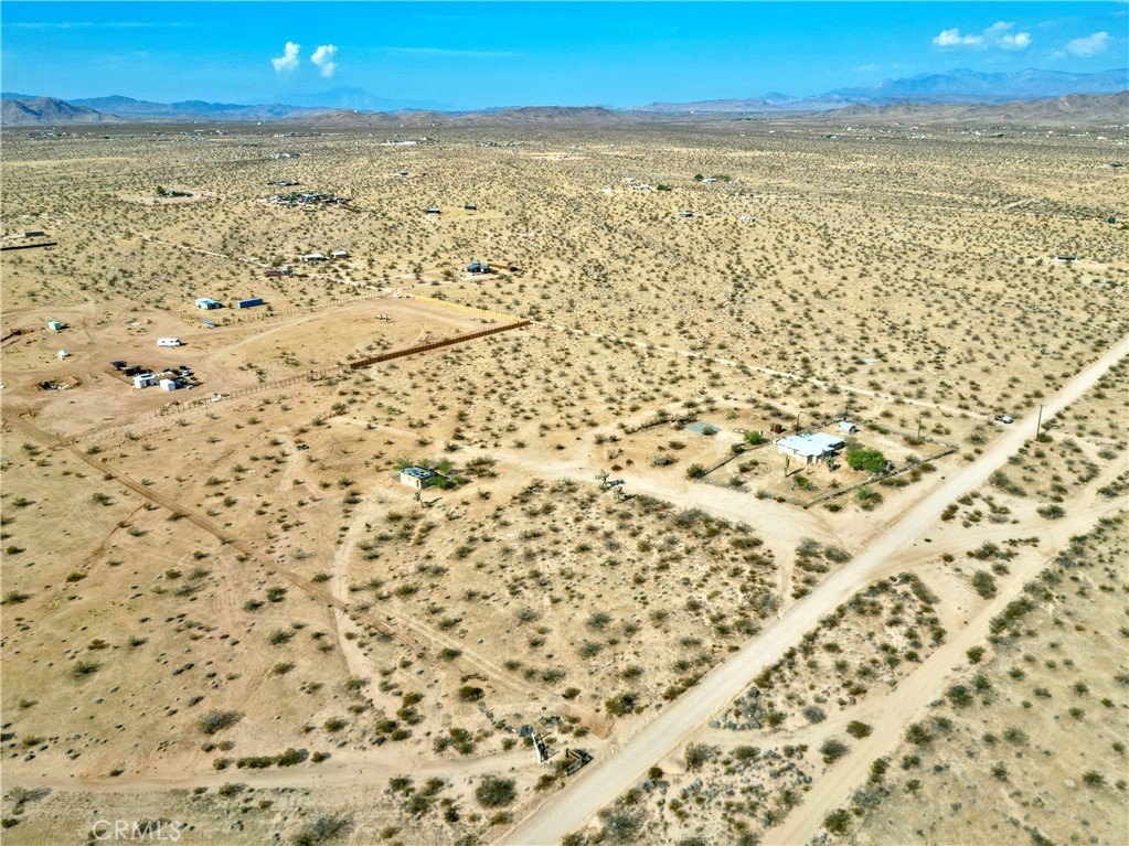 https://media.crmls.org/medias/d5f9d507-ad03-4471-9c21-0f1547cd8ec3.jpg?preset=X-Large