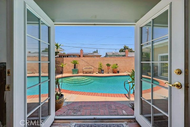 665 N Waterbury Avenue, Covina CA: https://media.crmls.org/medias/d5fa4b70-9381-4a7a-ab6f-c2e37586de4a.jpg