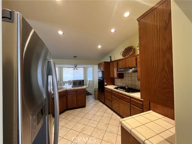 Detail Gallery Image 9 of 18 For 18668 Kamana Rd, Apple Valley,  CA 92307 - 3 Beds | 2/1 Baths