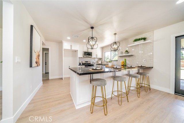 Detail Gallery Image 14 of 58 For 19605 Galway St, Rialto,  CA 92377 - 5 Beds | 3 Baths