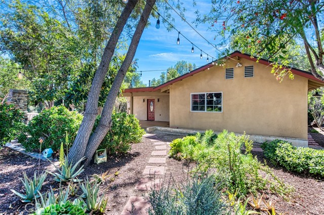 Detail Gallery Image 12 of 28 For 18771 Oriente Dr, Yorba Linda,  CA 92886 - 3 Beds | 2 Baths