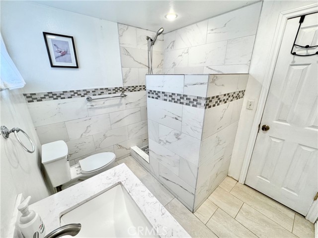3425 Clifton Avenue, Highland CA: https://media.crmls.org/medias/d5fbdf74-16ed-444e-b5f8-f564903dd366.jpg