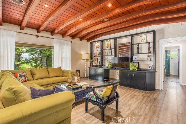 1872 Arroyo Drive, Riverside CA: https://media.crmls.org/medias/d5fdf4ab-3b4a-4e0c-a868-5ce41937968c.jpg