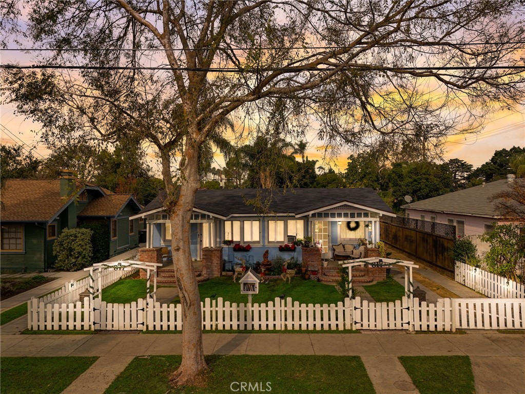 D5Fe0200 B128 4078 8729 82341F3218E2 817 E Palmyra Avenue, Orange, Ca 92866 &Lt;Span Style='BackgroundColor:transparent;Padding:0Px;'&Gt; &Lt;Small&Gt; &Lt;I&Gt; &Lt;/I&Gt; &Lt;/Small&Gt;&Lt;/Span&Gt;