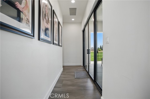 1901 E Sorrento Court, Merced CA: https://media.crmls.org/medias/d5fe1ce9-1356-4ade-8966-4eb2bebaca87.jpg