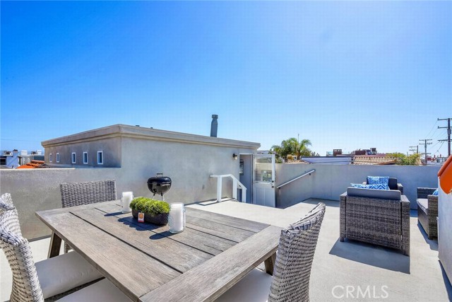 407 30th Street, Hermosa Beach, California 90254, 3 Bedrooms Bedrooms, ,3 BathroomsBathrooms,Residential,Sold,30th,SB24168203