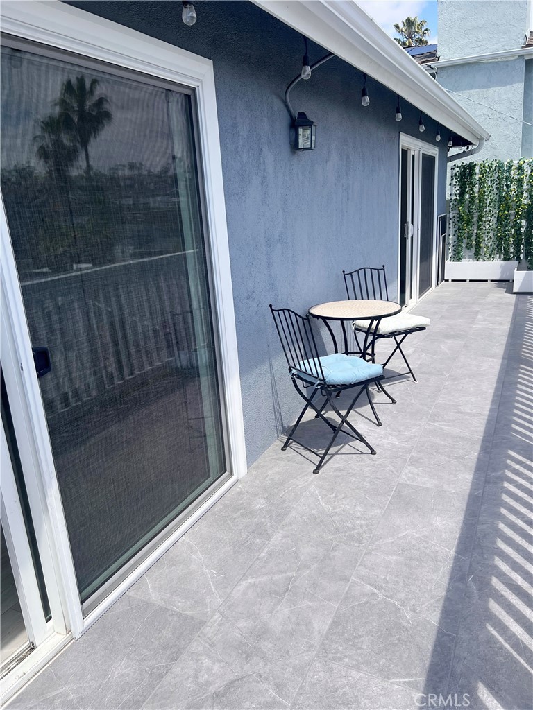 https://media.crmls.org/medias/d5fe9a69-208a-4951-a6a5-f1eba65c8667.jpg?preset=X-Large