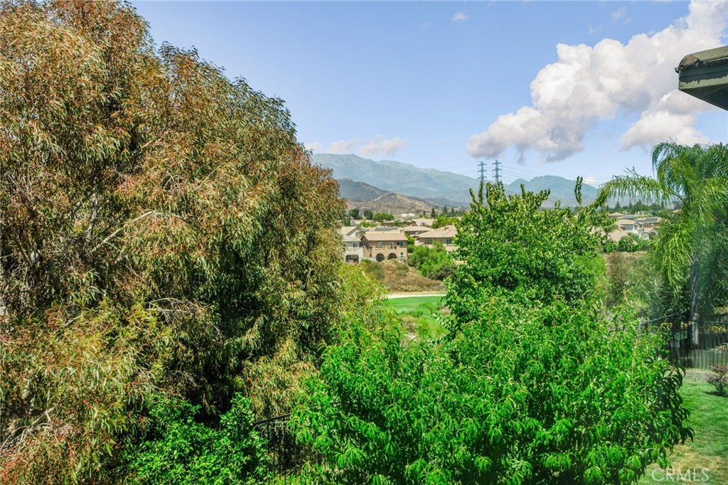 https://media.crmls.org/medias/d5ff34b7-255e-478b-bd17-adf0b19b9060.jpg?preset=X-Large