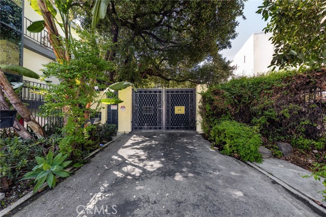 Detail Gallery Image 3 of 35 For 2027 N Highland Ave, Los Angeles,  CA 90068 - 6 Beds | 3 Baths