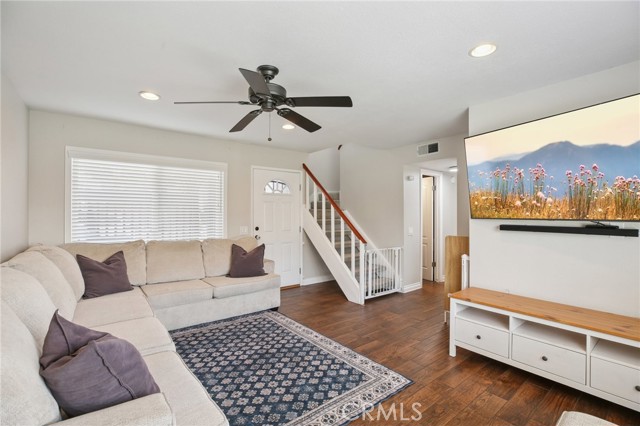 Detail Gallery Image 4 of 30 For 369 N via Remo, Anaheim,  CA 92806 - 3 Beds | 1/1 Baths