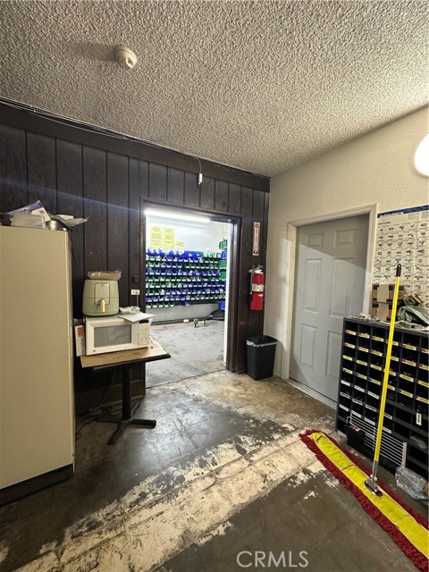 8448 Lacey Boulevard, Hanford CA: https://media.crmls.org/medias/d600c7a8-2e14-487c-b215-9c7028f63a2a.jpg