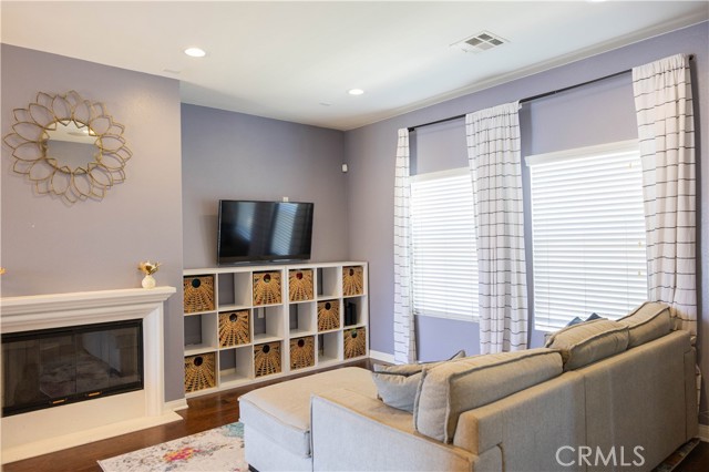 Detail Gallery Image 2 of 33 For 621 E 223rd St #C,  Carson,  CA 90745 - 3 Beds | 2/1 Baths